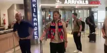 Bologna, larrivo in citt&agrave; di Domenico Tedesco: foto e autografi per lui in aeroporto