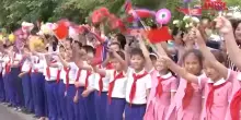 Corea del Nord, Xi Jinping lascia Pyongyang: il saluto al leader cinese tra bandierine e fiori