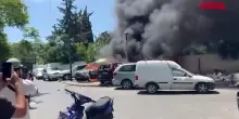 Libano, droni israeliani colpiscono unauto a Sidone: le fiamme e le vittime