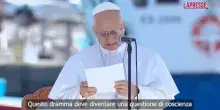 Migranti, il Papa alle Canarie: "La dignit&agrave; umana non ha passaporto"