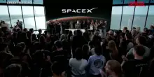 SpaceX, lo storico debutto a Wall Street: Elon Musk suona la campanella