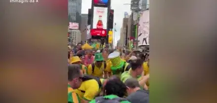 Mondiali 2026, il Brasile debutta e la torcida invade Times Square a New York