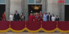Londra, Re Carlo si affaccia al balcone di Buckingham Palace per il suo compleanno