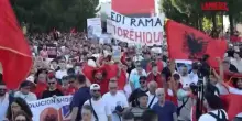Albania, migliaia in piazza a Tirana contro il resort di lusso di Trump e Kushner