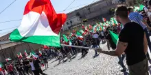Roma, quattro cortei di protesta e nessuno scontro: in 30mila ieri in piazza