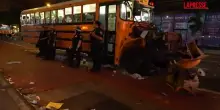 Knicks campioni Nba, tifosi in festa a New York ma anche disordini: gli autobus distrutti
