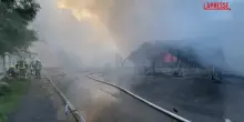 Ucraina, colpita la cattedrale della Dormizione a Kiev: la chiesa in fiamme