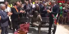 Roma, svelata la prima statua di Alberto Sordi in Italia
