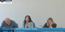 "Prenda la scopa e impari qualcosa", bufera per la frase sessista del sindaco alla consigliera