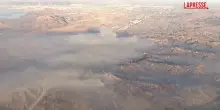 Los Angeles, autostrade chiuse per un grande incendio boschivo