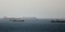 Iran, petroliere di Teheran superano il blocco Usa: &egrave; la prima volta in due mesi &ndash; La diretta