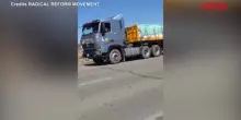 Mongolia, barricate di pneumatici e striscioni bloccano il rame diretto in Cina