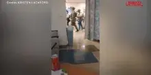 Usa, sparatoria in un ospedale in Delaware: il video col cellulare riprende il blitz della polizia
