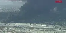Los Angeles, maxi incendio in un magazzino di Boyle Heights