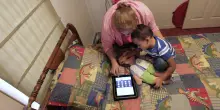 I pericoli del digitale: smartphone come tata e i rischi &lsquo;Truman show&rsquo;