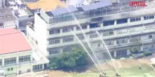 Giappone, incendio in una scuola elementare di Tokyo, evacuate 300 persone