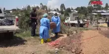Ebola, funerale di una bambina di 6 mesi in Congo