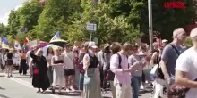 Ucraina, Pride sotto le sirene a Kiev: la marcia si ferma e si rifugia nella metro