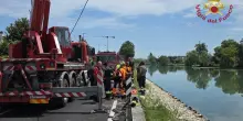 Jesolo, auto nel fiume Sile: un morto