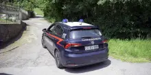 Camaiore, spara e uccide moglie e figlio