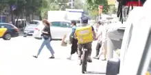 Caldo, a Roma rider non si fermano: "Se ti rifiuti non ti chiamano pi&ugrave;"