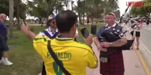 Mondiali 2026, tifosi scozzesi sfilano a Miami Beach prima della sfida al Brasile