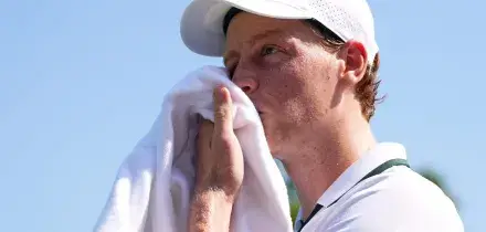 Sinner e il gilet refrigerante: il rimedio contro il caldo a Wimbledon