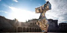 Helidon Xhixha presenta ad Assisi&nbsp;&lsquo;Un Fiat&hellip; Dialoghi di Luce&rdquo; nel VIII Centenario della morte di San Francesco