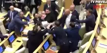 Georgia, rissa in Parlamento durante l&rsquo;intervento del premier
