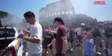 Caldo record, a Roma nebulizzatori dacqua sui turisti al Colosseo