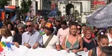 Napoli Pride, in migliaia sfilano per le vie del centro