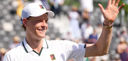 Sinner, oggi l&rsquo;esordio a Wimbledon 2026. In campo anche Djokovic: orari e dove vederli