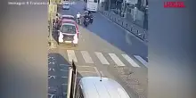 Pompei, motociclisti spingono a terra un anziano ciclista