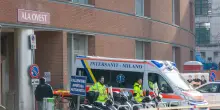 Milano, scontro tra auto e moto nella notte: grave il motociclista