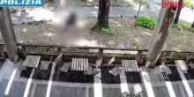 Monza, rissa in stazione finisce a coltellate: il video