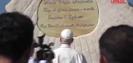 Lampedusa, Molo Favarolo diventa &ldquo;Molo Papa Francesco&rdquo;: l&rsquo;intitolazione di Leone XIV