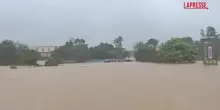 Cina, il tifone Maysak si abbatte sul sud del Paese: strade allagate e persone bloccate