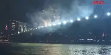Usa, incendio sul ponte di Brooklyn durante i fuochi dartificio del 4 luglio