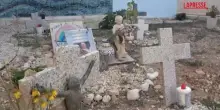 Papa Leone XIV a Lampedusa, il cimitero dei naufraghi tra speranza e oblio: &ldquo;Anche da morti non contano niente&rdquo;