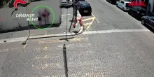 Rapina turista a Milano, arrestato dai carabinieri: visto da videosorveglianza caserma