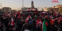 Iran, in migliaia a Teheran alla processione funebre per Ali Khamenei
