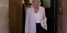 Le Pen si candida alle presidenziali: &ldquo;Far&ograve; campagna elettorale senza braccialetto elettronico&rdquo;