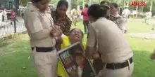 India, la protesta degli attivisti tibetani davanti allambasciata cinese