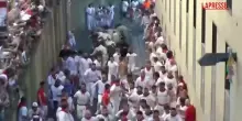 Spagna, la corsa dei tori a Pamplona per San Fermin