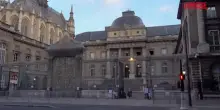 Francia, oggi la sentenza su Marine Le Pen: giornalisti in attesa fuori dalla Corte dappello di Parigi