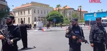 Siria, esplosioni a Damasco durante visita Macron: schierate le forze di sicurezza