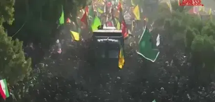 Iran, corteo funebre per Ali Khamenei nella citt&agrave; irachena di Najaf