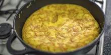Spagna, la tortilla si fa con patate francesi: agricoltori in rivolta