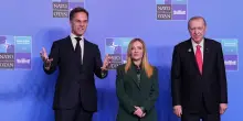 Una pistola a Meloni, il dono di Erdogan al vertice Nato ad Ankara