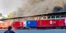 Incendio Bartolini a Milano, finestre chiuse nel raggio di 2 chilometri